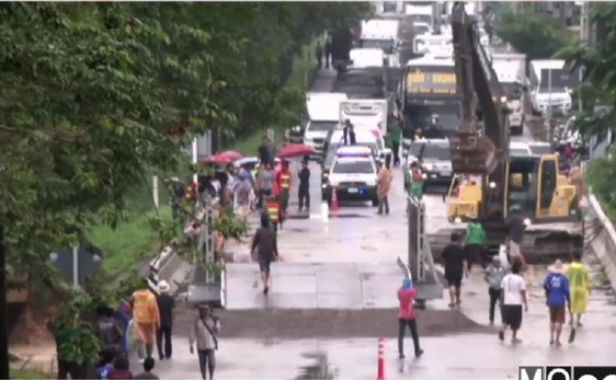 ซ่อมสะพานที่ชำรุดบนถนนเพชรเกษมเปิดวิ่งได้แล้ว