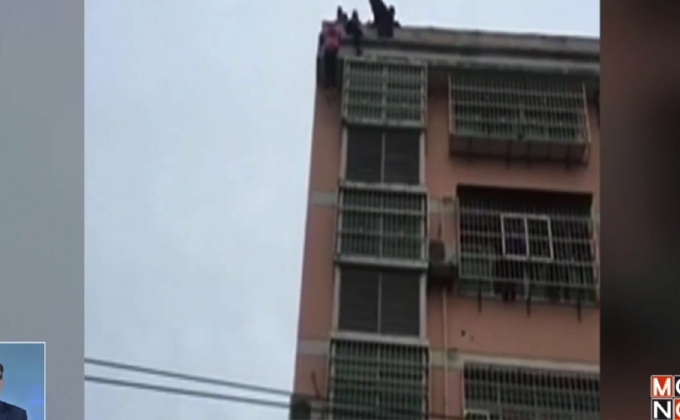 สามีดึงผมช่วยชีวิตภรรยาที่กระโดดตึกฆ่าตัวตายในจีน