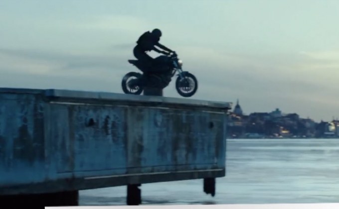 “แคลร์ ฟอย” ทิ้งมาดราชินีเป็นสาวรอยสักมังกรใน The Girl in the Spider’s Web