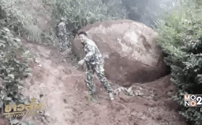 ย้ายก้อนหิน 60 ตัน ปิดทางขึ้นดอยม่อนล้าน