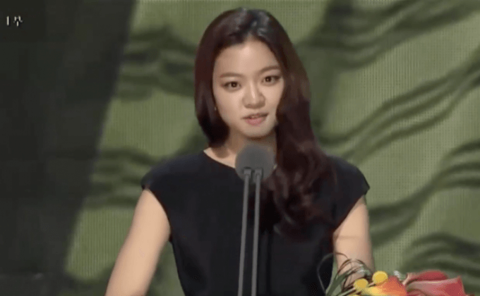 “โกอาซอง” ดาวรุ่งพุ่งแรงเปลี่ยนลุครับบทโหดสาวออฟฟิศ