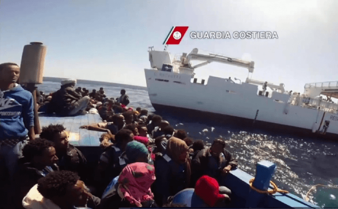 ช่วยชีวิตผู้อพยพและผู้ลี้ภัยนอกชายฝั่งลิเบีย 1850 คน