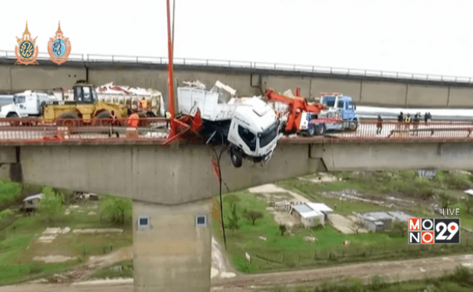 รถบรรทุกเกือบพุ่งตกสะพานที่อาร์เจนตินา