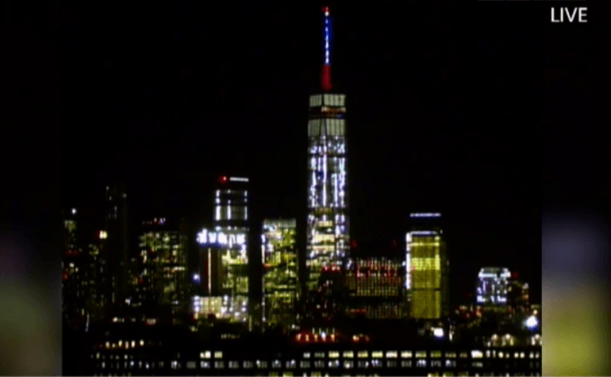 สหรัฐฯ-แคนาดาเปลี่ยนสีไฟอาคารสนับสนุนฝรั่งเศส