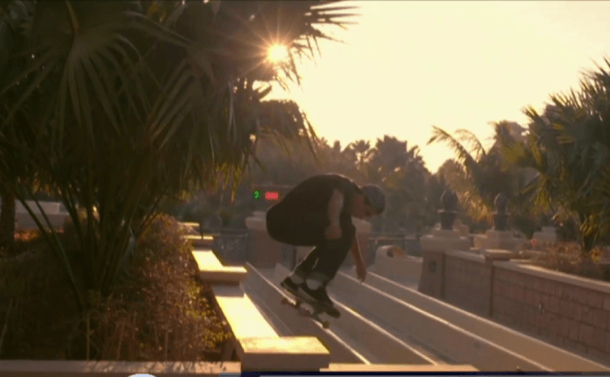 นักสเก็ตบอร์ดโชว์ลีลาในสวนน้ำดูไบ