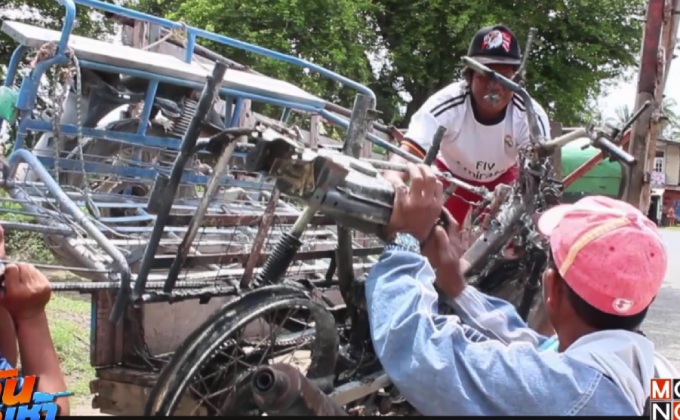 ไฟลุกจักรยานยนต์พ่วงข้าง สามพ่อลูกหนีกระเจิง