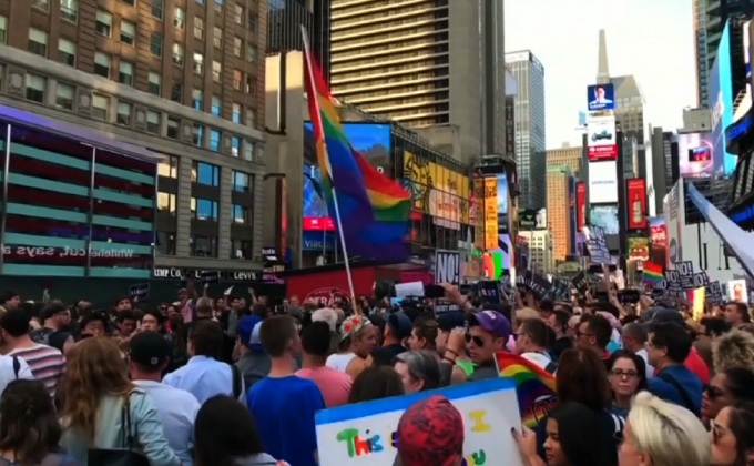 ประท้วงคำสั่งห้ามคนข้ามเพศทำงานในกองทัพสหรัฐฯ