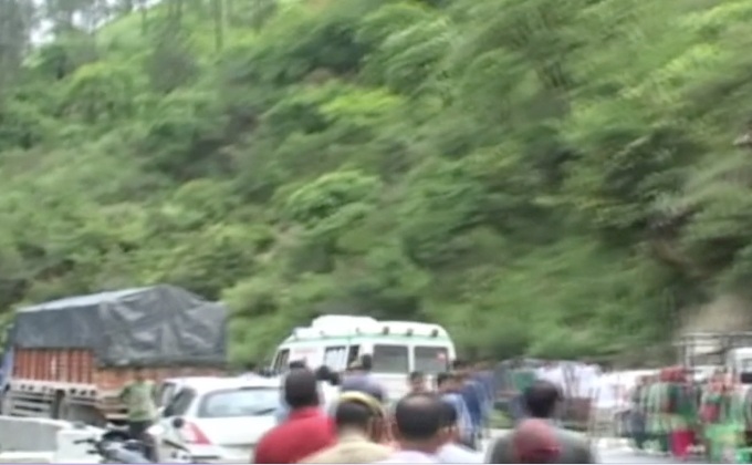 รถบัสตกเหวในอินเดีย ดับ 28 คน