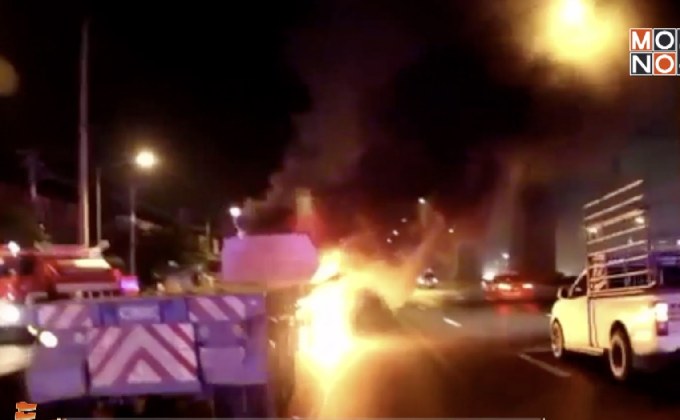 ไฟไหม้ล้อรถเทรลเลอร์ กลาง ถ.พหลโยธิน