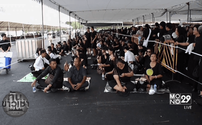 ประชาชนยังหลั่งไหลเข้าสักการะพระบรมศพ