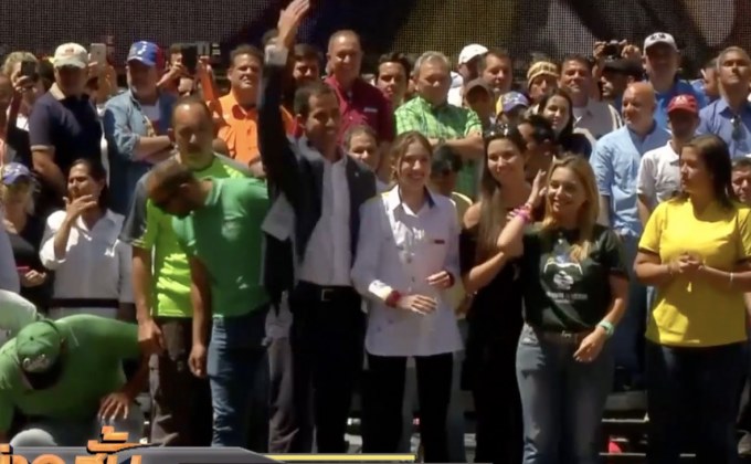 ผู้นำฝ่ายค้านเวเนฯ กำหนดวันนำเข้าความช่วยเหลือ