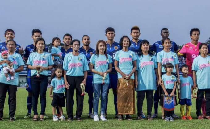 พักงานผู้คุมการแข่งขันปล่อยแข้งอยุธยาจูงแม่ลงสนาม