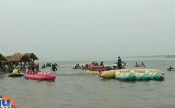 แห่พักผ่อนคลายร้อนริมแม่น้ำโขง จ.นครพนม