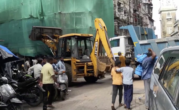 อาคาร 4 ชั้นในอินเดียถล่ม