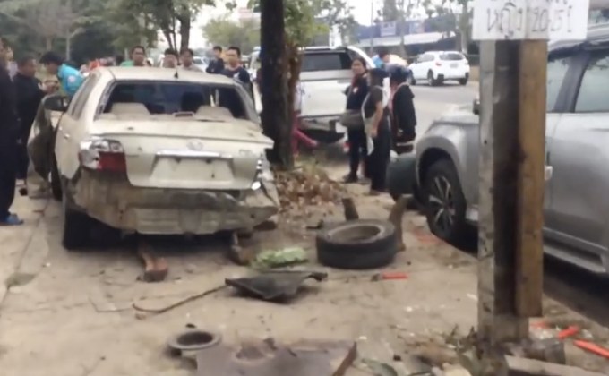 เก๋งเสียหลักพุ่งชนร้านอาหารดับ 1 จ.พิษณุโลก