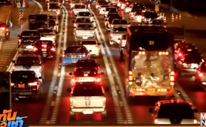 ถนนสายหลักมุ่งหน้ากรุงเทพฯ ปริมาณรถหนาแน่น