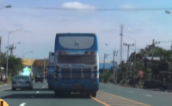 รถบัสซิ่ง แข่งกันบนถนนขณะมีผู้โดยสารเต็มคัน