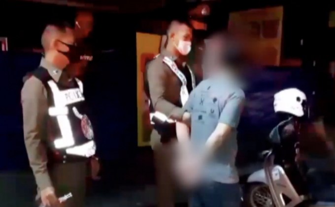 เด็กปั๊มแจ้งตร.จับตัวชายหนุ่มเอะอะโวยวายในห้องน้ำเสียงดัง