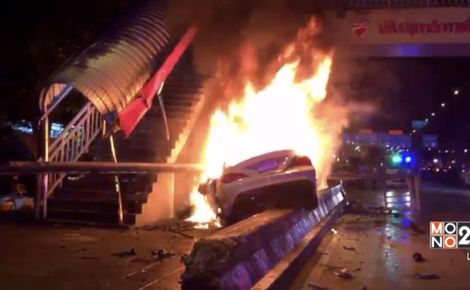 รถสปอร์ตพุ่งชนสะพานลอยไฟลุก ถ.วิภาวิดี-รังสิต