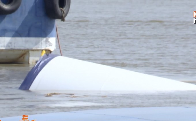 ตรวจสอบเรือบรรทุกเสากังหันลมจมแม่น้ำเจ้าพระยา