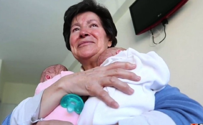 หญิงสเปนวัย 64 ปีที่คลอดลูกแฝดกลับบ้านแล้ว