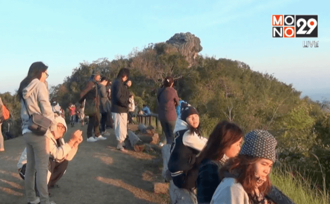 นักท่องเที่ยวสัมผัสลมหนาว จ.น่าน