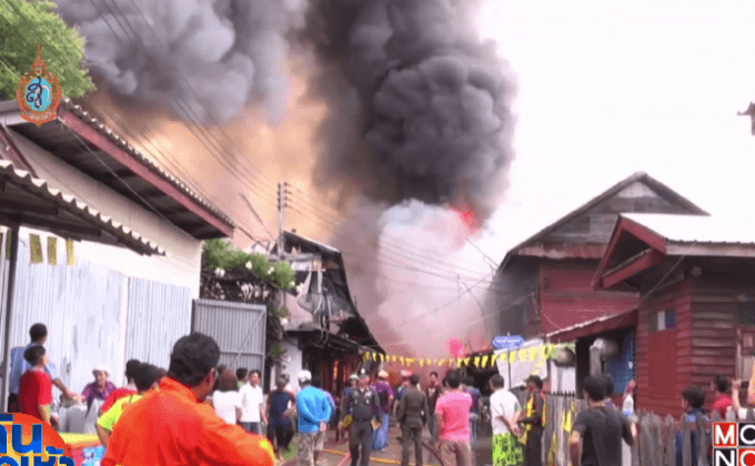 เพลิงไหม้ตลาด 100 ปี บางหลวง เสียหายกว่า 10 ล้าน