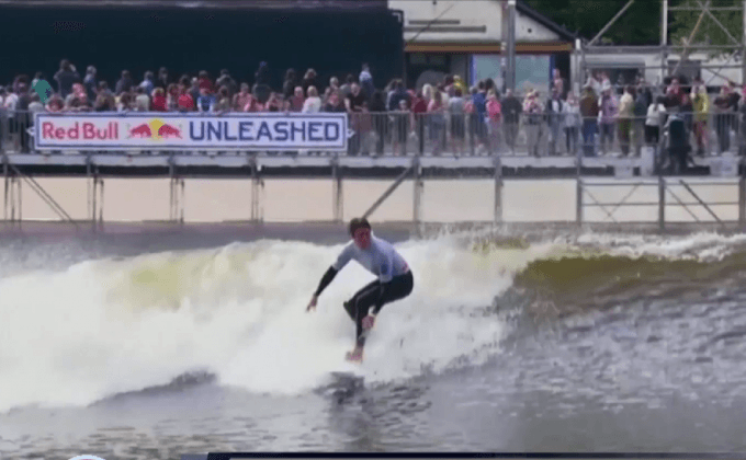 แข่งขันโต้คลื่นเทียมในแคว้นเวลส์