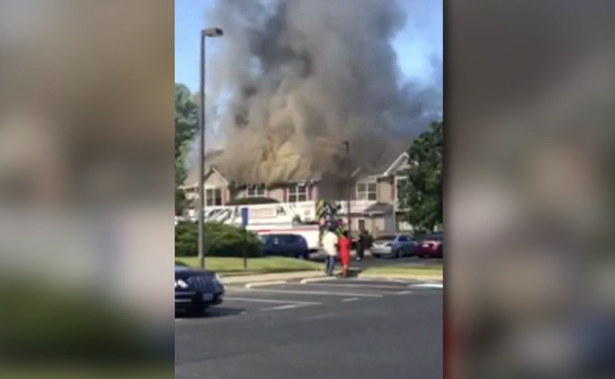 เฮลิคอปเตอร์ตกใส่บ้านในสหรัฐฯ