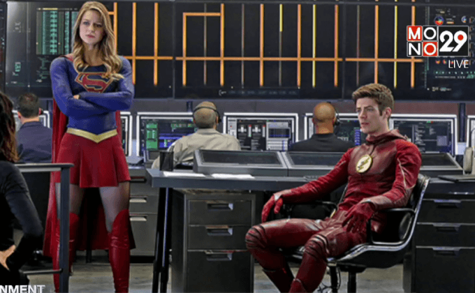ภาพแรก The Flash ข้ามจักรวาลไปพบ Supergirl