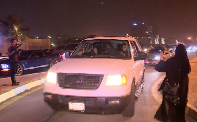 ผู้หญิงซาอุฯ ขับรถฉลองยกเลิกกฎหมายห้าม