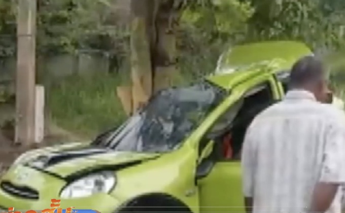 รถยนต์ถูกชนท้ายเสียหลักชนต้นไม้คนขับเสียชีวิต