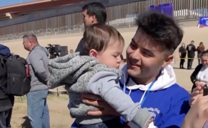 กิจกรรม Hugs not Wall ในเม็กซิโก