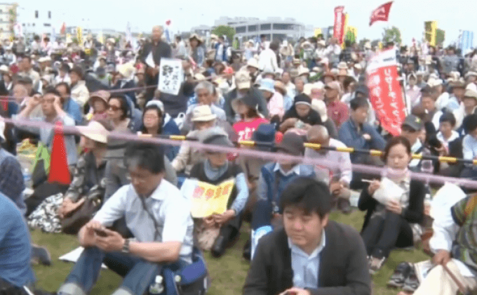 ชาวญี่ปุ่นประท้วงวันรัฐธรรมนูญ