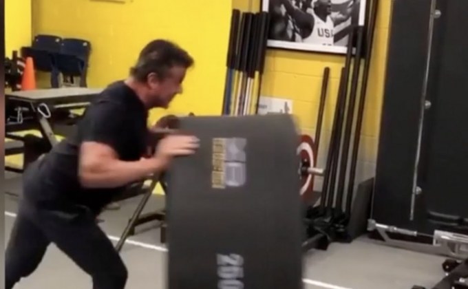 “ซิลเวสเตอร์ สตอลโลน” เข้ายิมฟิตหุ่นเตรียมเล่น Rambo 5