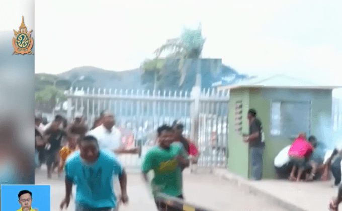 ผู้ประท้วงปะทะตำรวจในปาปัวนิวกินี