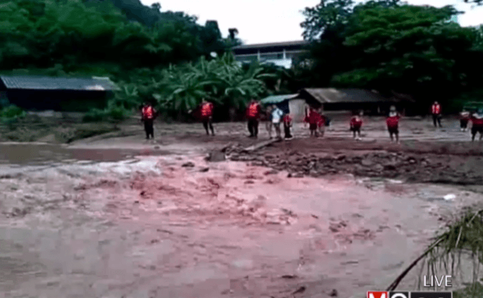 น้ำป่า-ดินสไลด์ซัดโรงเรียนบ้านด่านเสียหาย