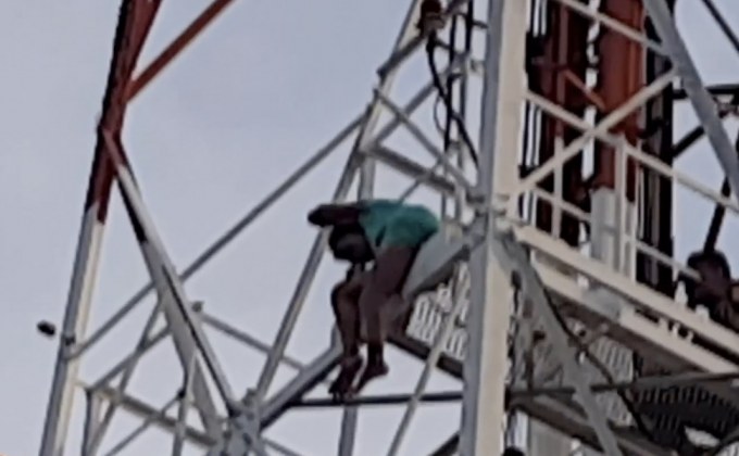 ลุงฮีโร่เกลี้ยกล่อมสาวเครียดปีนเสาส่งสัญญาณนาน 2 ชั่วโมง