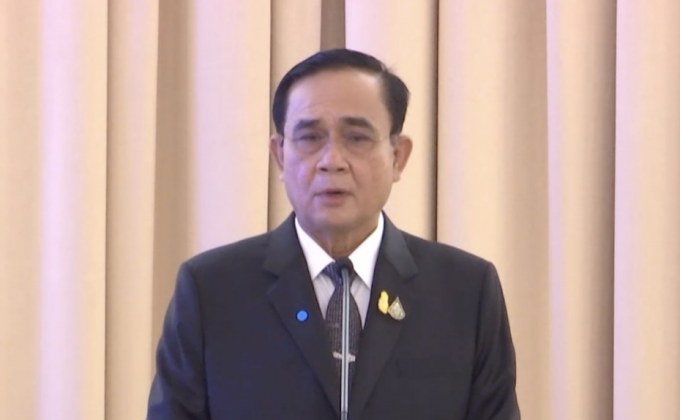 นายกฯ ส่งมอบประกันชีวิตบุคลากรทางการแพทย์ – อสม.