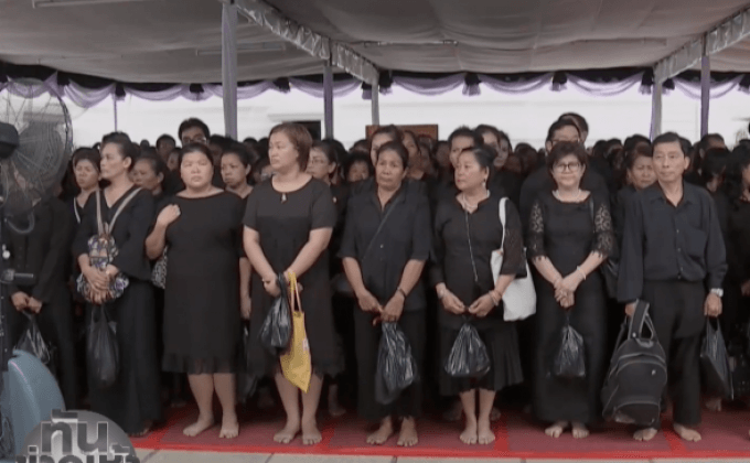 ปชช.หลั่งไหลสักการะพระบรมศพ