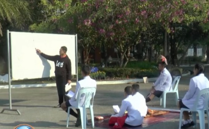 พะเยาอากาศเย็น นร.เรียนนอกห้องคลายหนาว