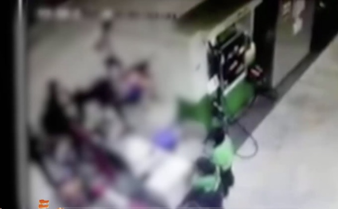 เตรียมออกหมายจับวัยรุ่นรุมทำร้ายคู่อริในปั๊ม