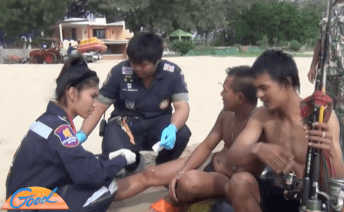 ช่วย 2 นักตกปลาติดเกาะ จ.ประจวบคีรีขันธ์