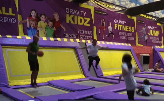 สวนสนุกแทรมโพลีนในมะนิลา