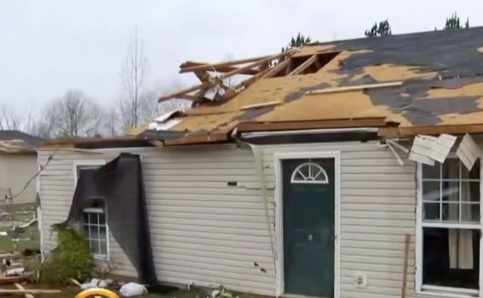 ทอร์นาโดนับสิบลูกพัดถล่มรัฐอลาบามา-จอร์เจีย