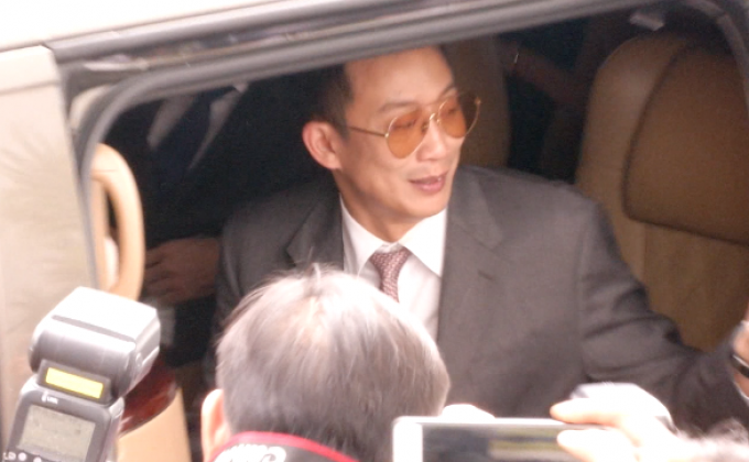 “โอ๊ค พานทองแท้” รอดคุก ศาลให้ประกันคดีฟอกเงิน