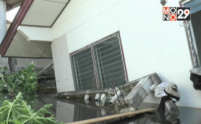 เสาบ้านเมืองปทุมฯ พังถล่มกลางดึก