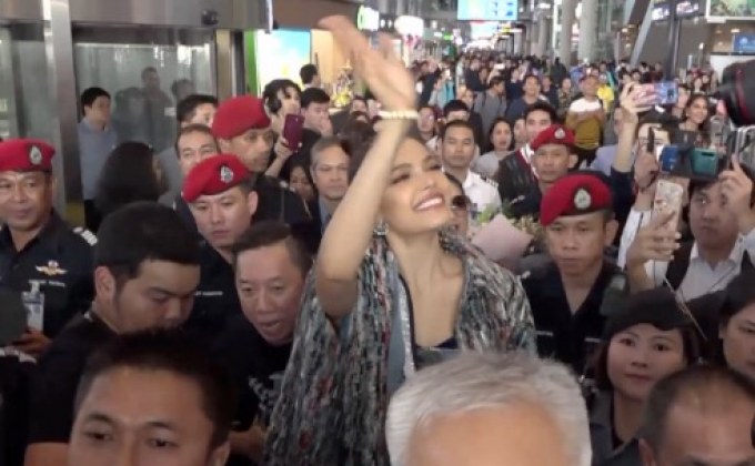 “ฟ้าใส ปวีณสุดา” ปลื้มแฟนนางงามแห่ต้อนรับกลับไทยอบอุ่น