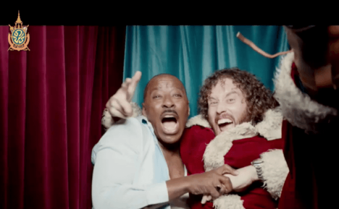 ดาวตลกรวมตัวปาร์ตี้สำนักงานใน Office Christmas Party