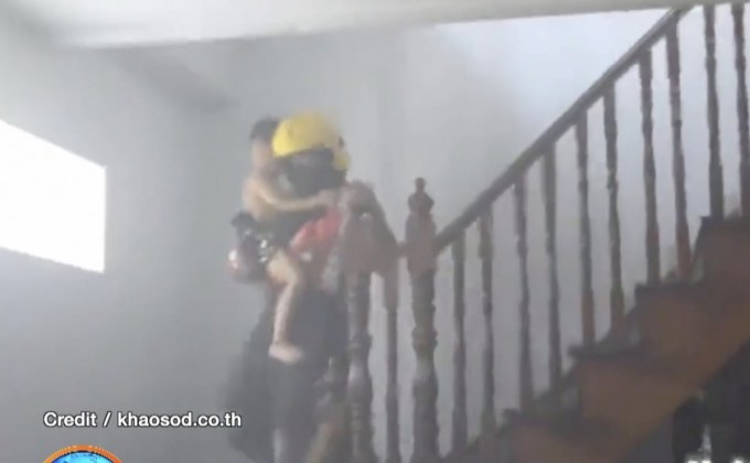 ดับเพลิงฮีโร่ลุยฝ่ากองไฟ ช่วยเด็ก 4 ขวบ บนชั้น2